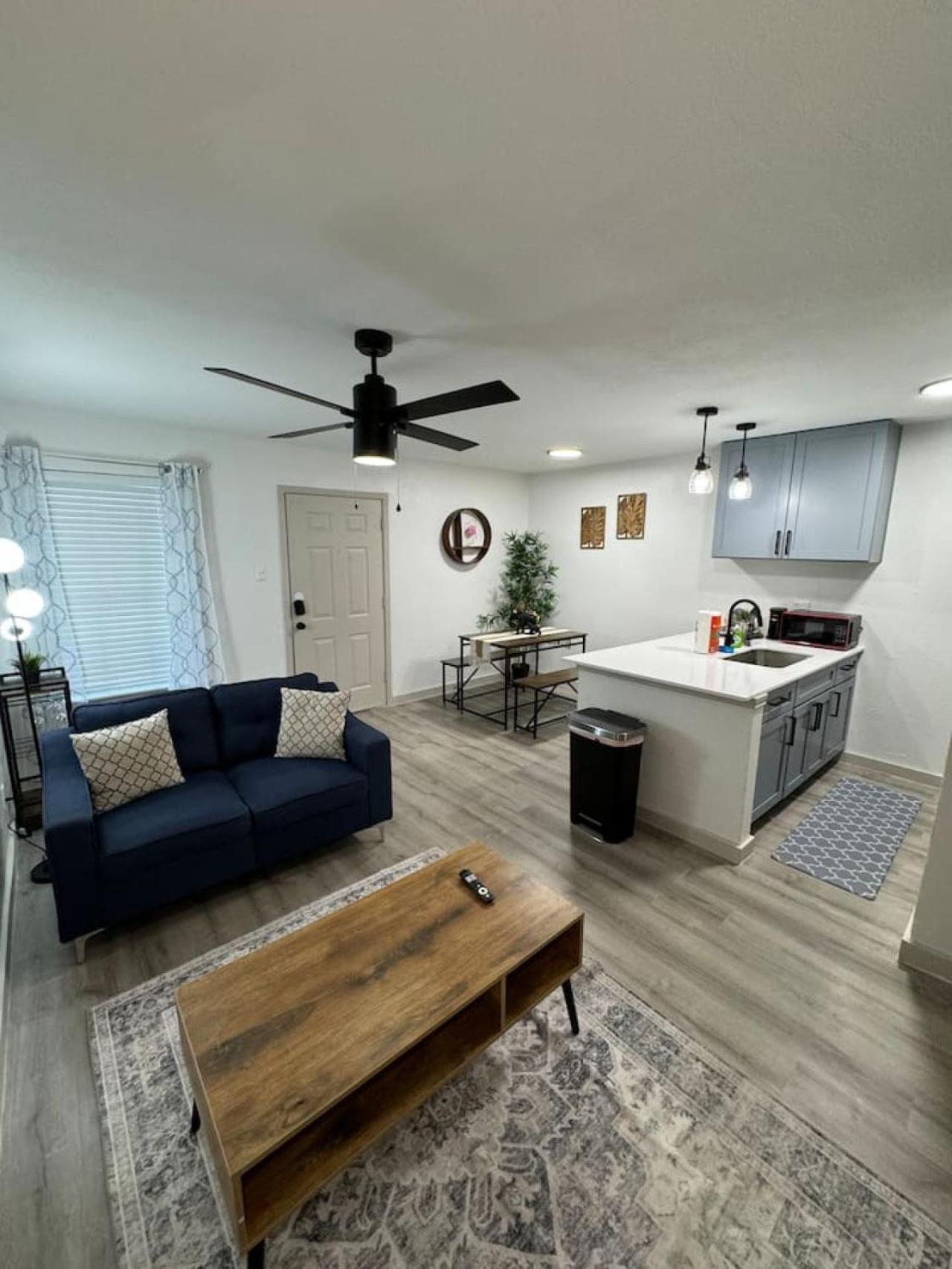 Dt L Luxe 1bd *