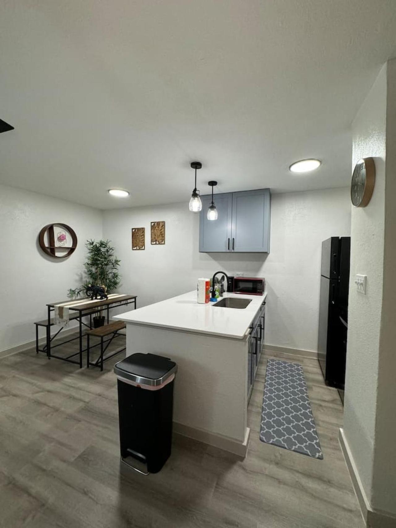 Dt L Luxe 1bd *