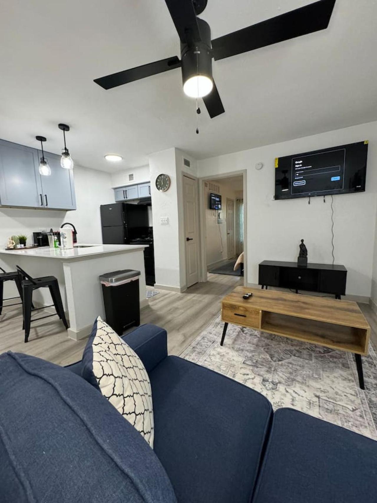 Dt L Luxe 1bd *